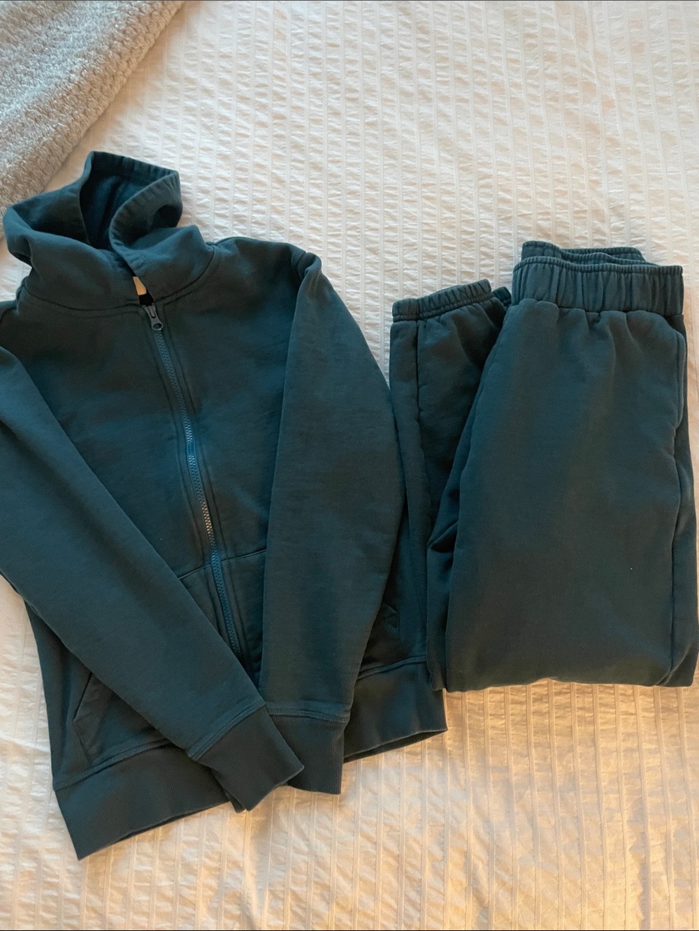 Pact organic cotton womanās brushed fleece tracksuit